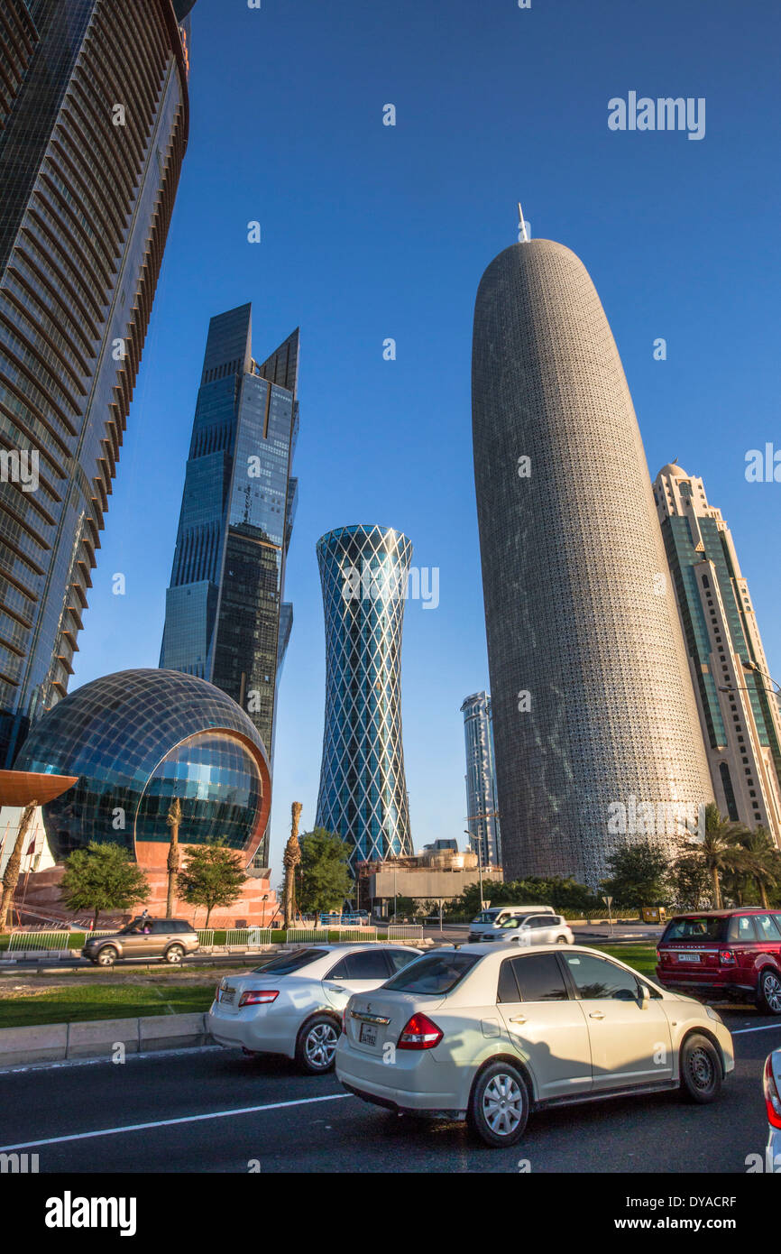 Al Bidda torre Burj Qatar Medio Oriente Qatar Doha Medio Oriente World Trade Center edifici di architettura città futuris colorati Foto Stock