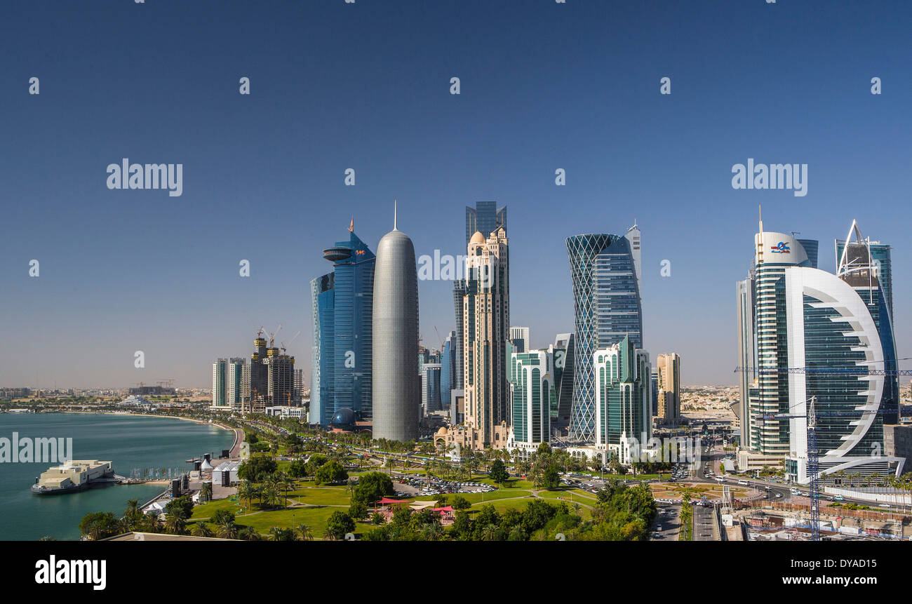 Burj Doha in Qatar Medio Oriente World Trade Center architettura di Bay City colorato corniche avveniristico green panorama park promozionale Foto Stock