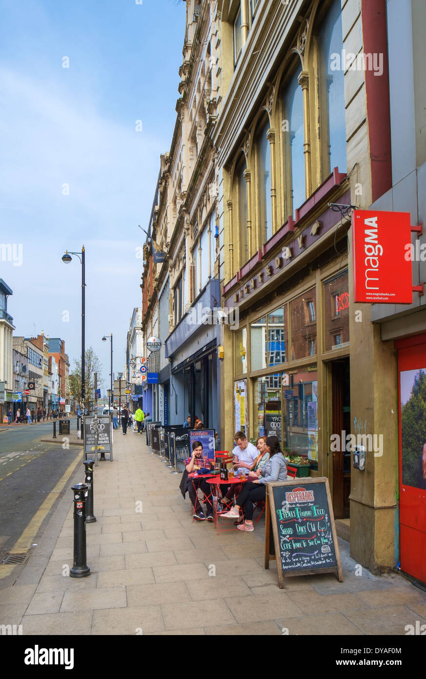 Bar a Oldham Street nel quartiere settentrionale, Manchester, Inghilterra, Regno Unito Foto Stock