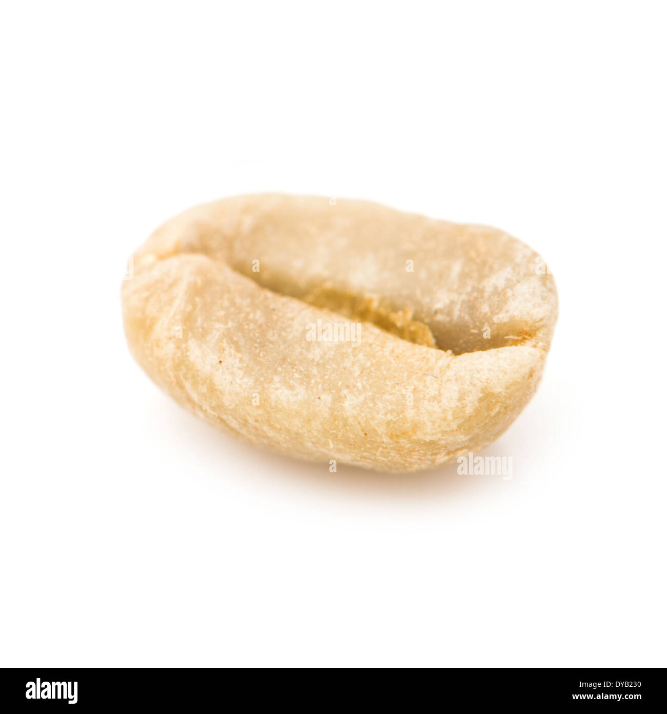 Arabica verde i chicchi di caffè isolato su un bianco di sfondo per studio. Foto Stock