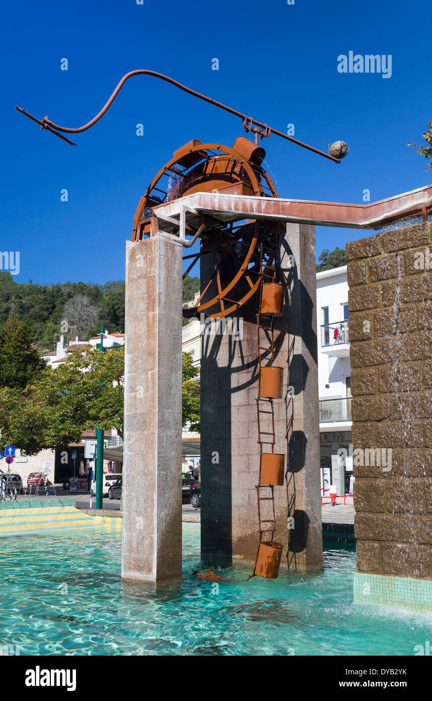 Funzione di acqua in Monchique piazza centrale, Algarve, PORTOGALLO Foto Stock