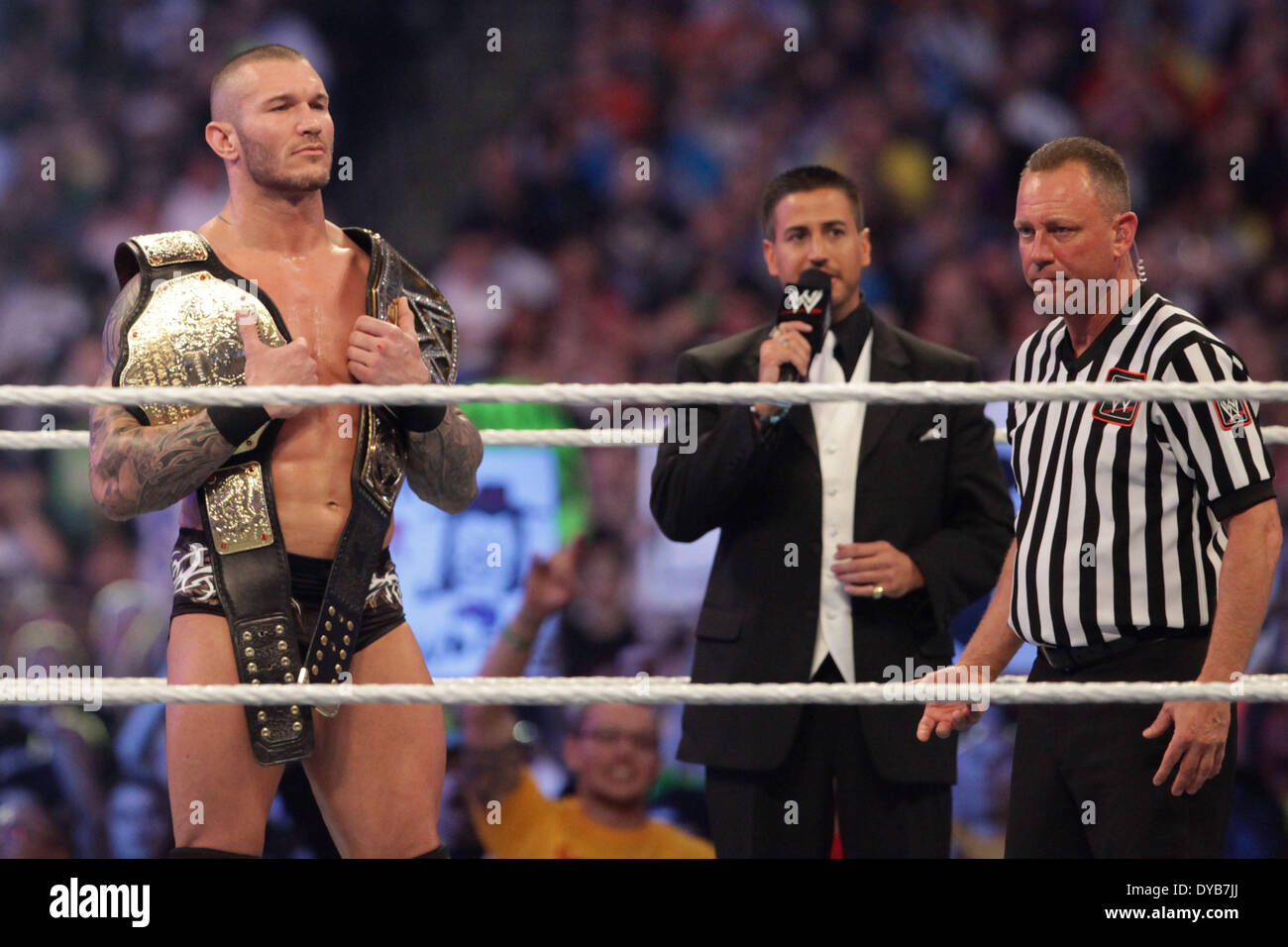 New Orleans, Louisiana, Stati Uniti d'America. 6 apr, 2014. Il campione WWE RANDY ORTON detiene il titolo cinghie sulle sue spalle prima della partita con Batista e Daniel Bryan per chiudere Wrestlemania 30 presso la BMW Super Dome. © Matt Roberts/ZUMA filo/ZUMAPRESS.com/Alamy Live News Foto Stock