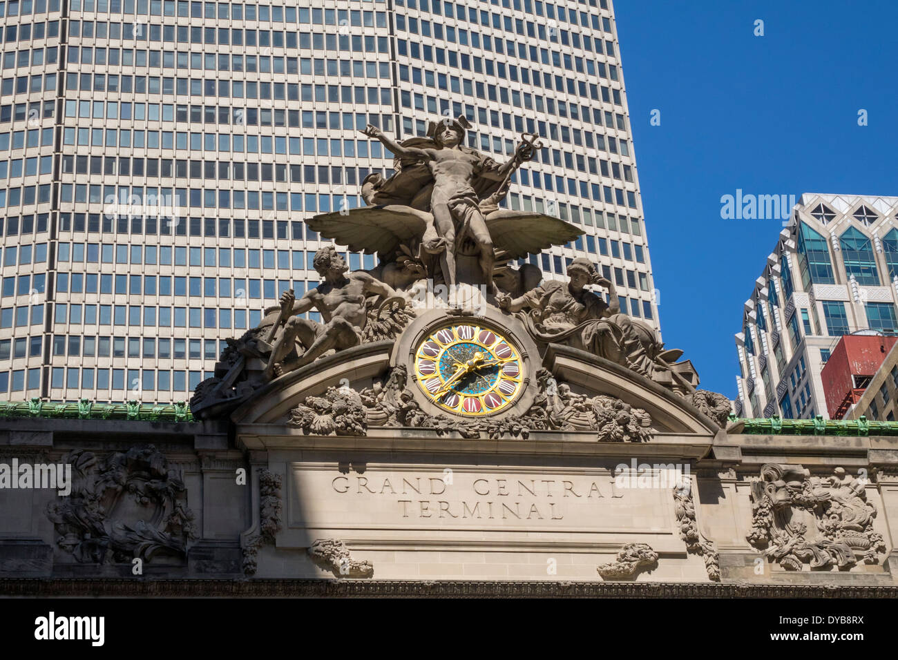 L'ingresso principale al Grand Central Terminal con il mercurio e il clock e MetLife Building Foto Stock
