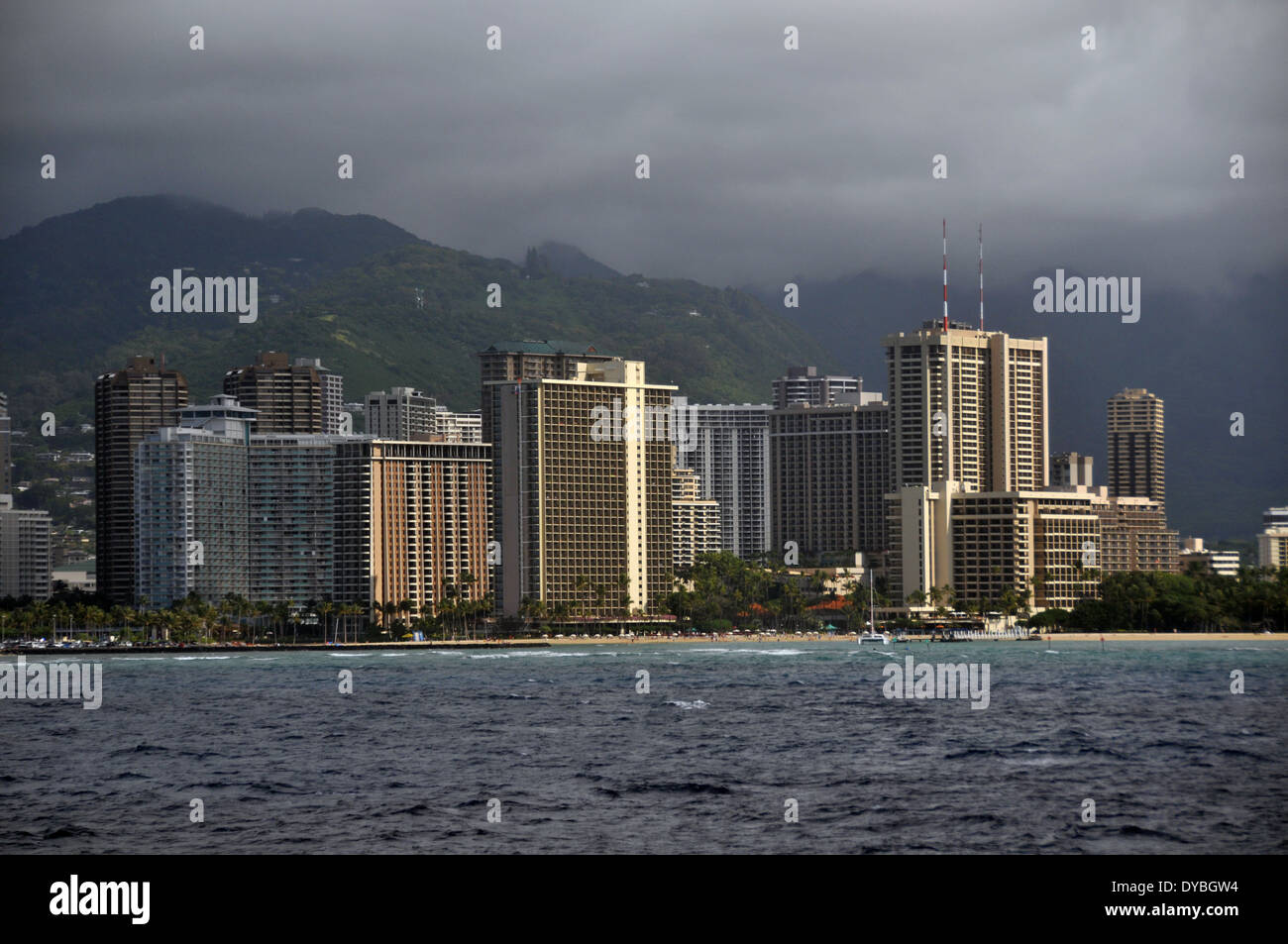 Costa di Waikiki visto dall'oceano, Oahu, Hawaii, STATI UNITI D'AMERICA Foto Stock