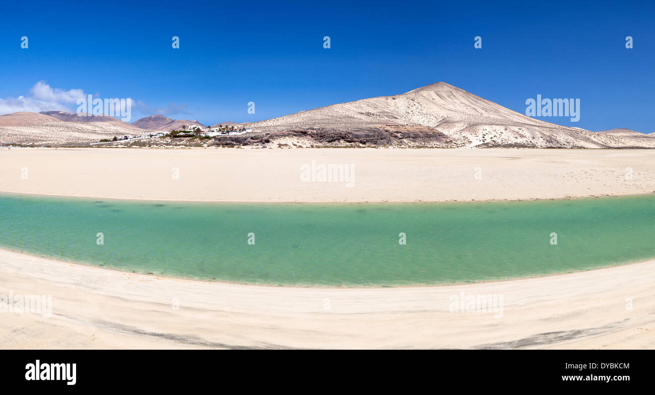 Playa de Sotavento con la sua splendida laguna durante la bassa marea. Foto Stock