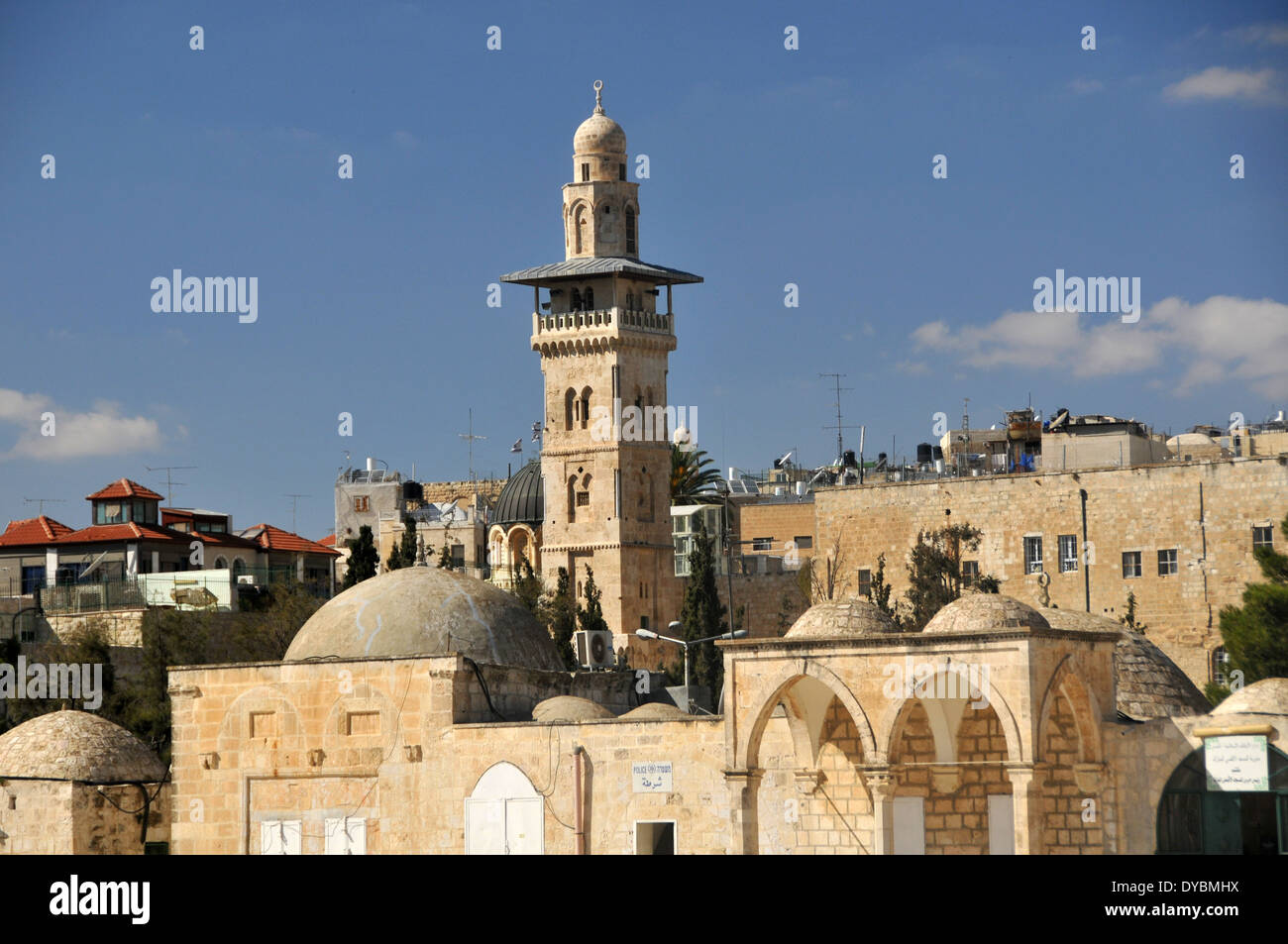 Vista dei giardini che circondano la Cupola della Roccia moschea, il Monte del Tempio, la città vecchia di Gerusalemme, Israele Foto Stock