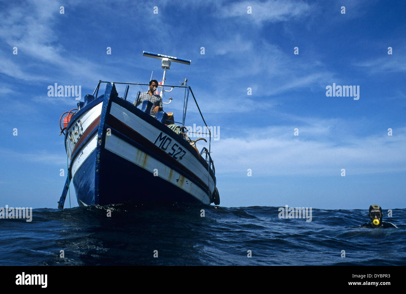 TUNISIA isola Kerkennah, spugna subacqueo, barca da pesca Monastir II, spugna è un animale di mare, che viene raccolto da terra di mare Foto Stock