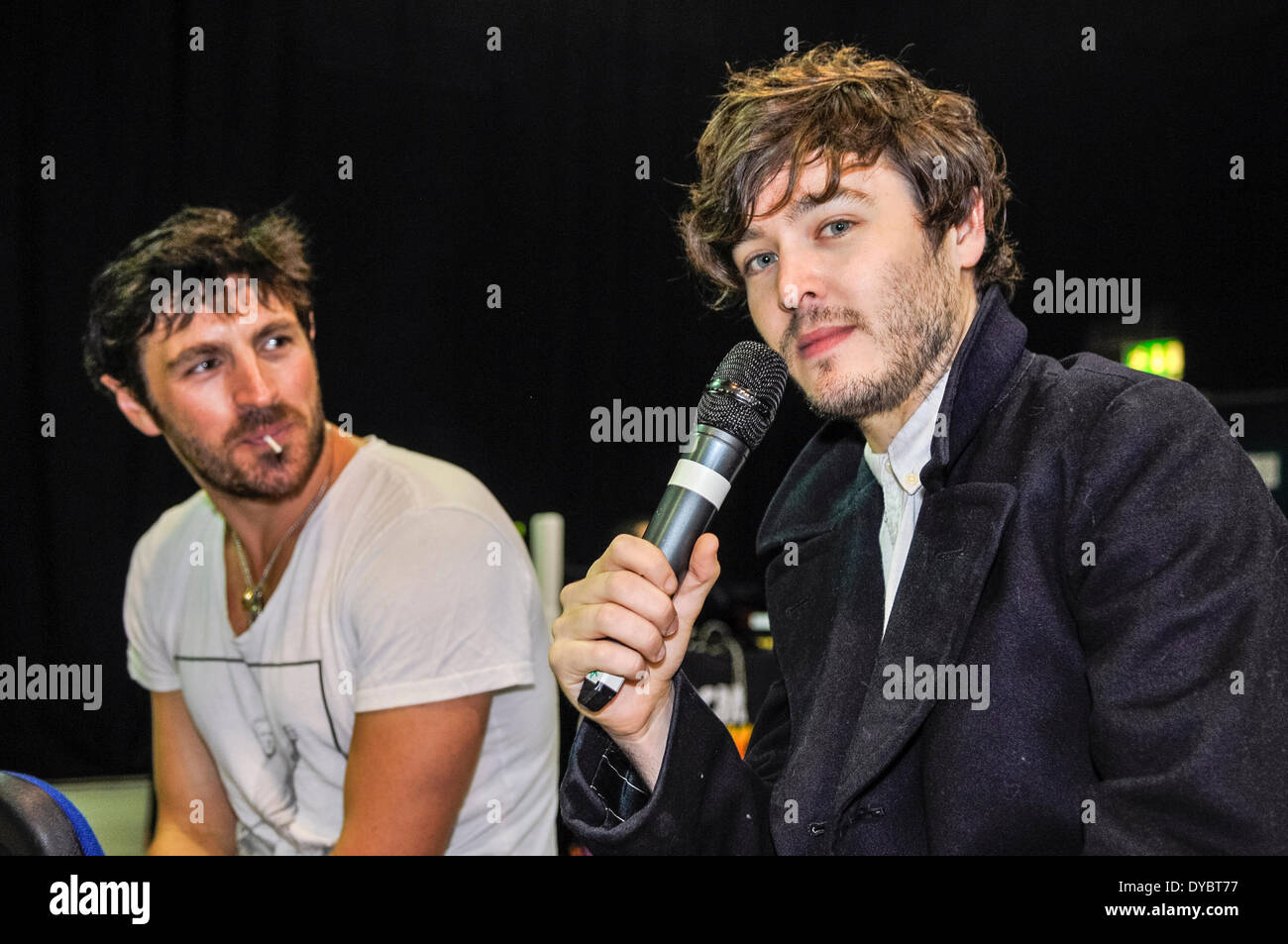 Dublino, Irlanda. 13 apr 2014 - Eoin Macken e Alexander Vlahos, stelle del dramma della BBC 'Merlino, dare un talk al fumetto di MCM con credito: Stephen Barnes/Alamy Live News Foto Stock