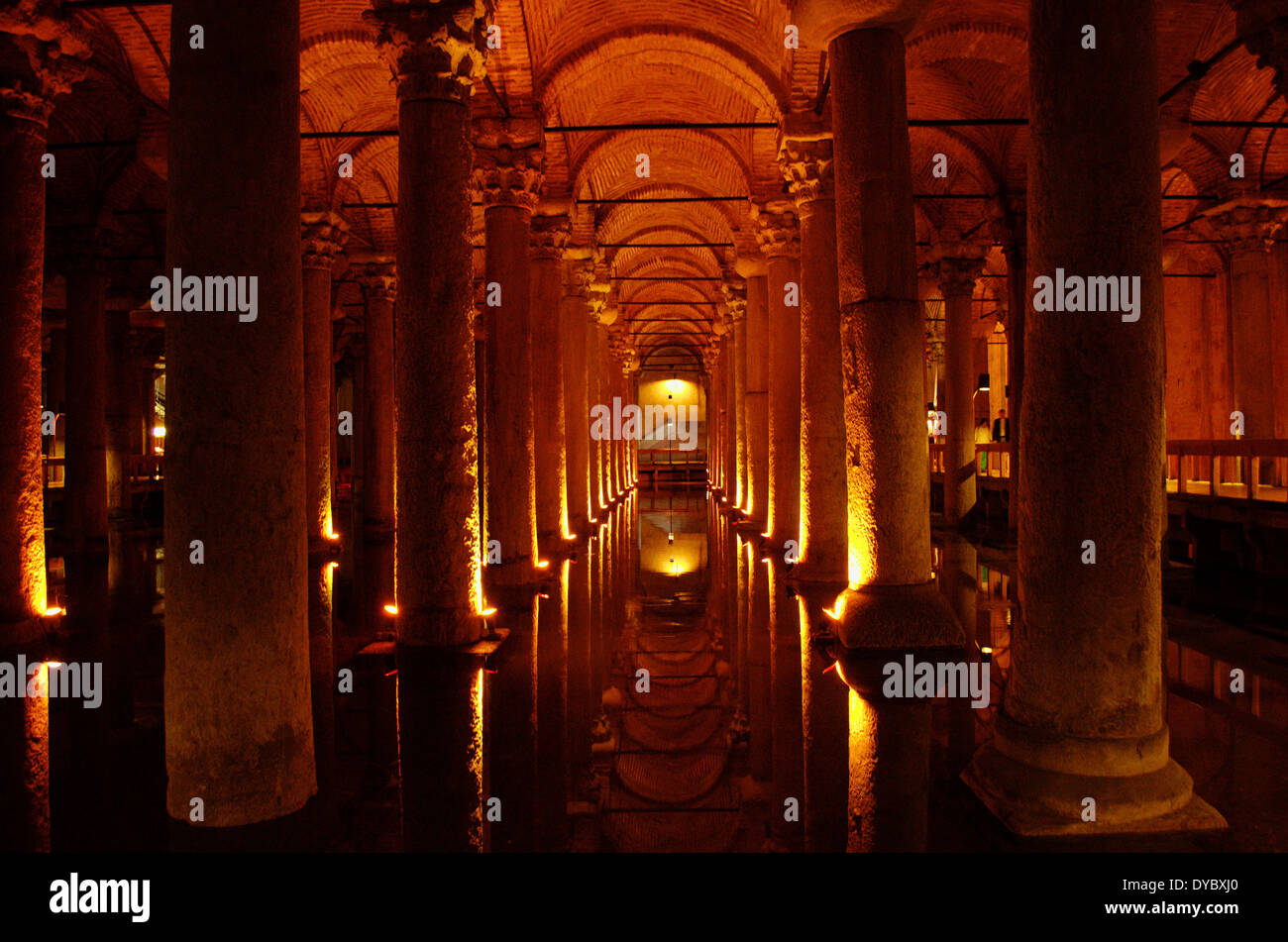 La Basilica Cisterna (turco: YEREBATAN SARAYI - "Sunken Palace', o Yerebatan Sarnıcı - 'Sunken cisterna') Foto Stock