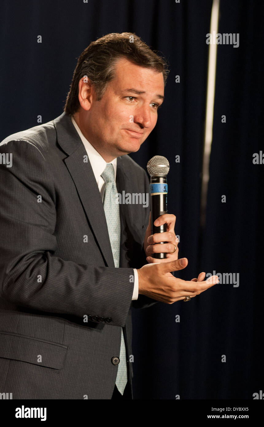 Stati Uniti Il senatore Ted Cruz, repubblicani del Texas, parla a un conservatore nel rally di Manchester, New Hampshire, il 12 aprile 2014. Foto Stock