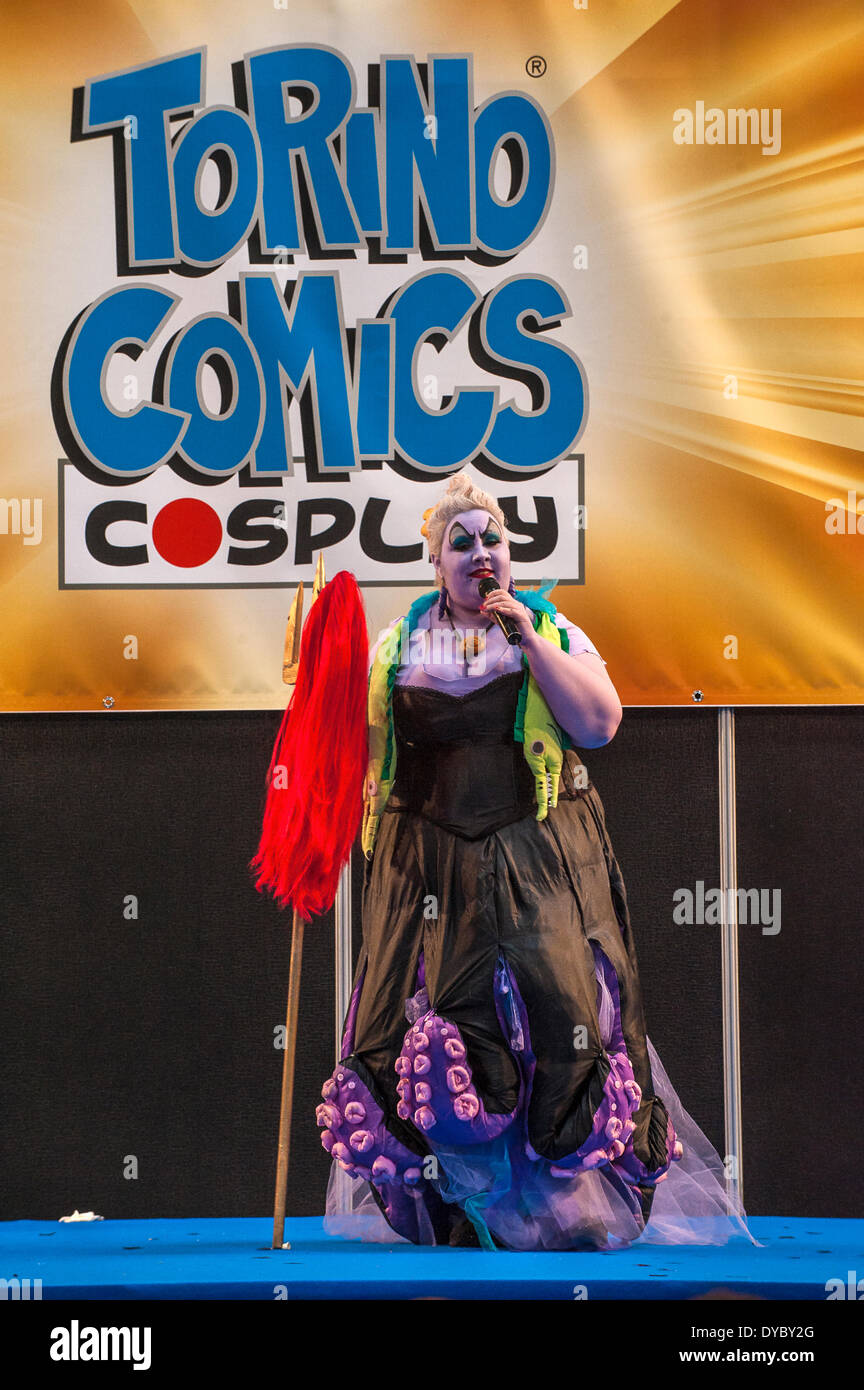 Torino Piemonte, Italia. Il 13 aprile 2014. Lingotto Fiere 13 aprile 2014 Torino Comics exhibition Cosplay © davvero facile Star/Alamy Foto Stock