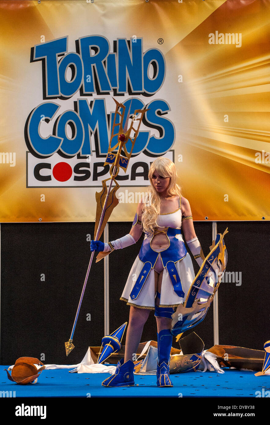 Torino Piemonte, Italia. Il 13 aprile 2014. Lingotto Fiere 13 aprile 2014 Torino Comics exhibition Cosplay © davvero facile Star/Alamy Foto Stock