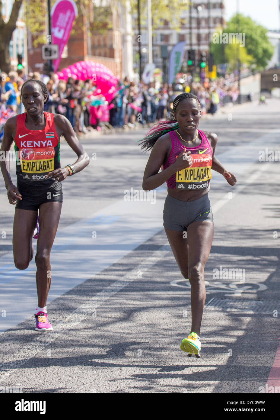 Londra, Regno Unito. Il 13 aprile 2014. Edna Kiplagat e compagni di Firenze keniano Kiplagat a 24 miglia per la Maratona di Londra 2014 Credit: Graham Eva/Alamy Live News Foto Stock
