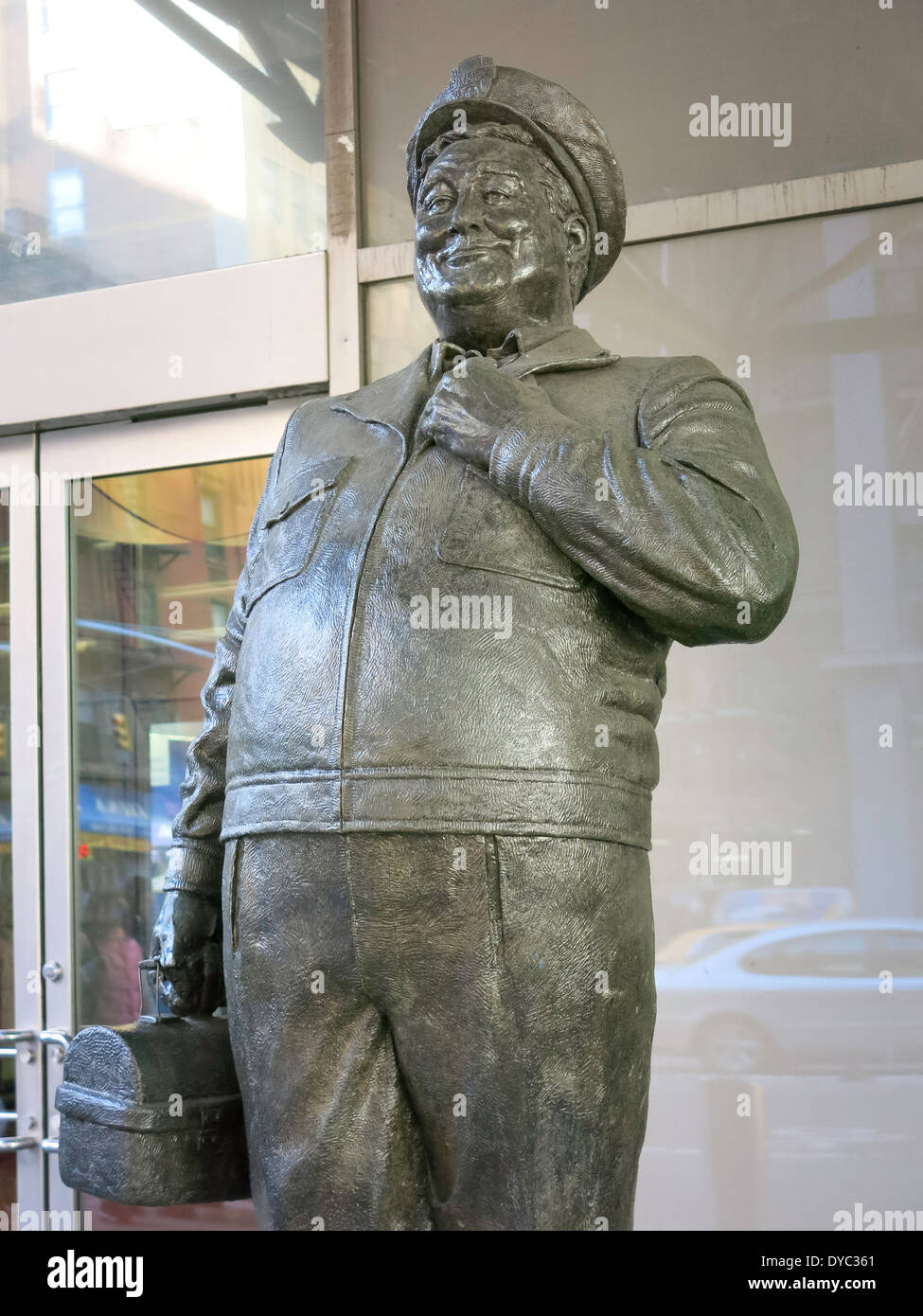 Ralph Kramden statua, Port Authority Bus Terminal, NYC Foto Stock