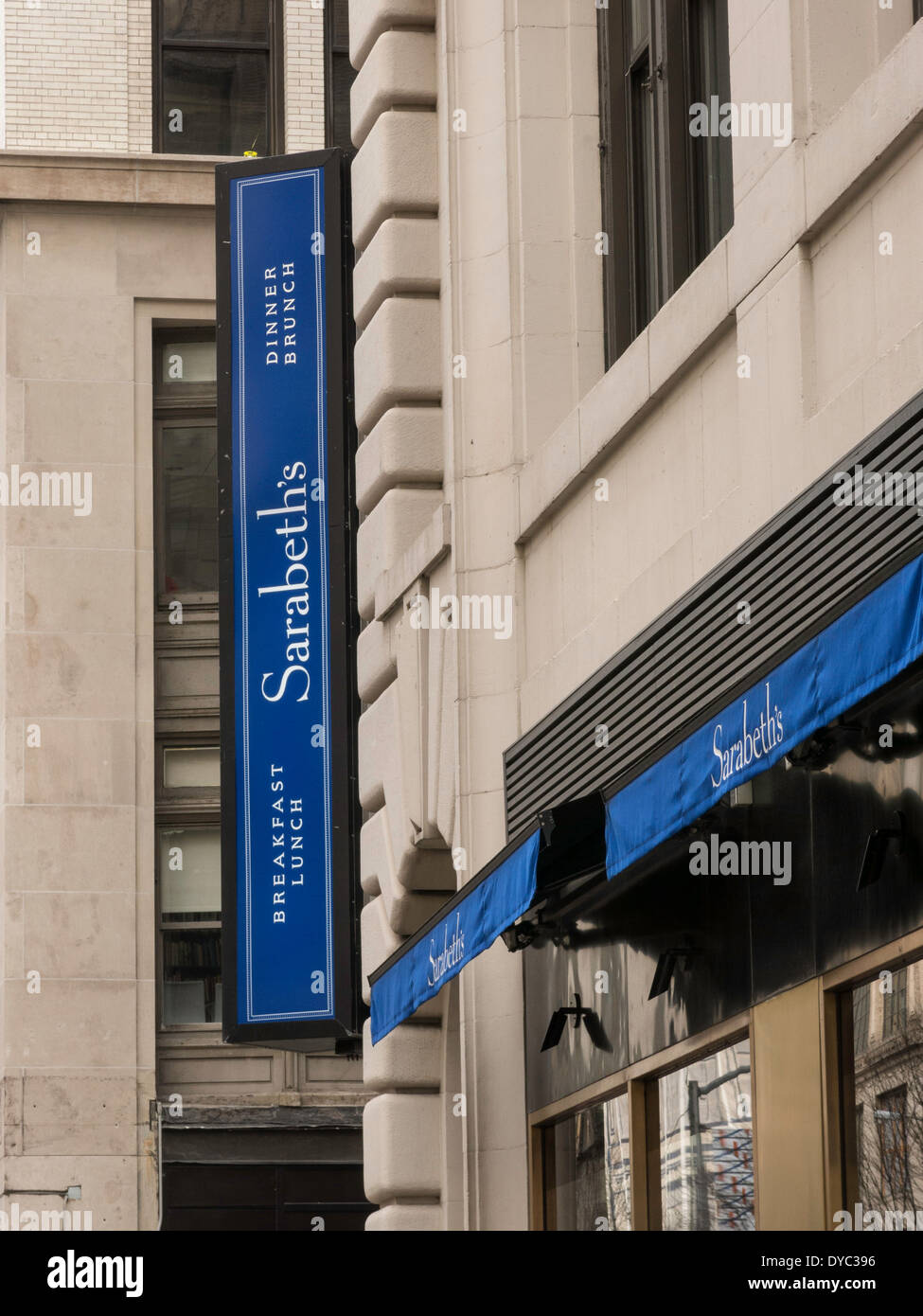 Sarabeth's Restaurant striscioni e insegne sulla facciata, Park Avenue South, NYC, STATI UNITI D'AMERICA Foto Stock