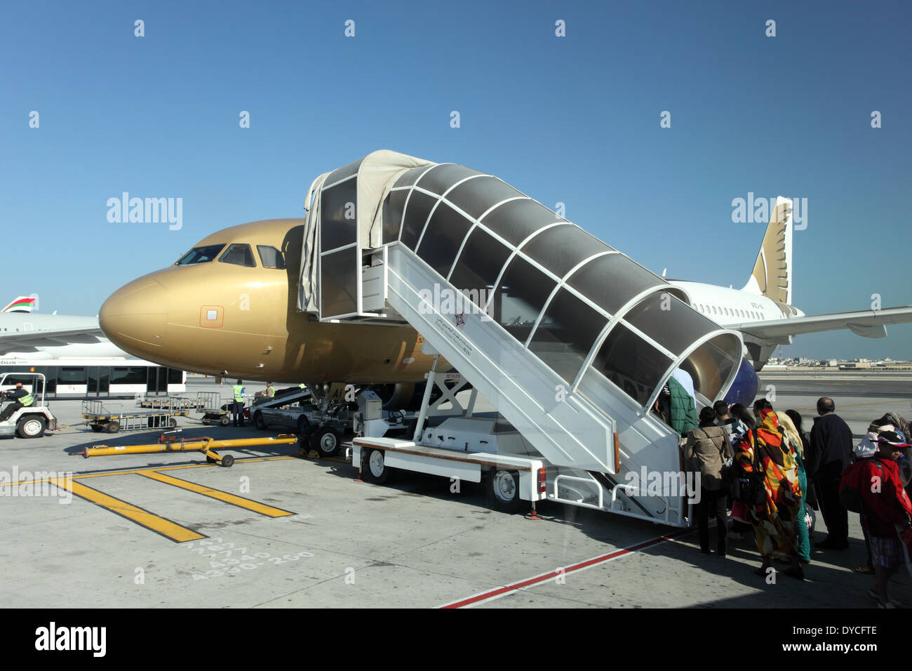 Gulf Air imbarco degli aeromobili. Manama, Regno del Bahrein Foto Stock