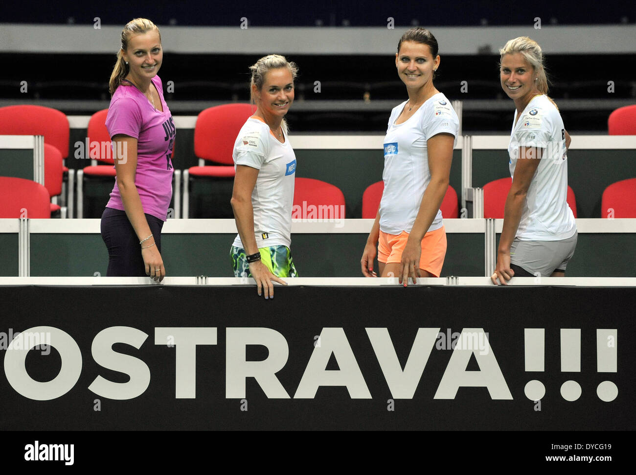 Ostrava, Repubblica Ceca. Xiv Apr, 2014. Da sinistra: Ceca i giocatori di tennis Petra KVITOVA, Klara KOUKALOVA: risultati nei, Lucie SAFAROVA e Andrea Hlavackova sono visti durante un incontro con i media prima della Fed Cup semifinale partita Repubblica Ceca vs Italia a Ostrava, Repubblica ceca, 14 aprile 2014. Credito: Jaroslav Ozana/CTK foto/Alamy Live News Foto Stock