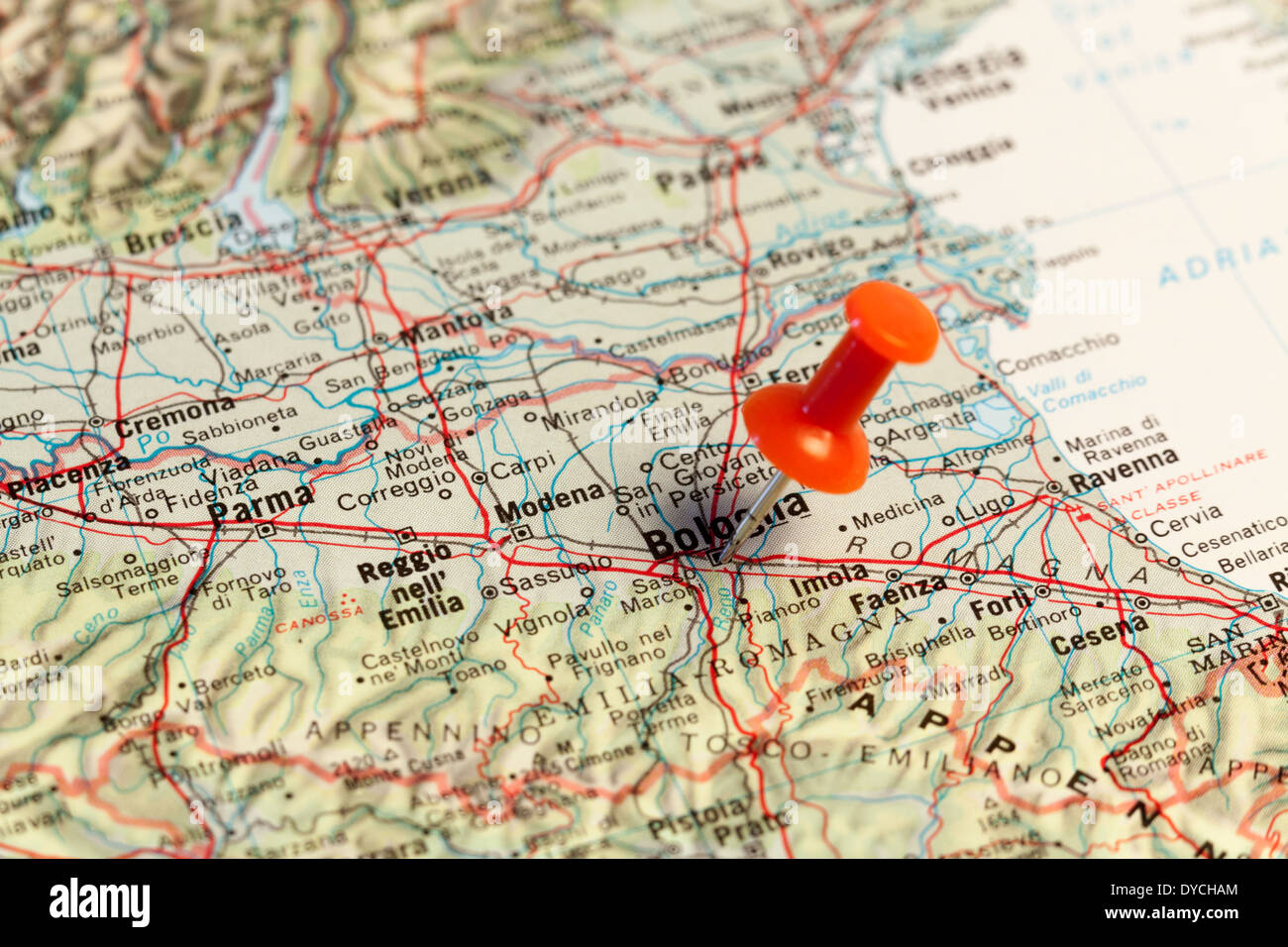 Mappa rosso pin puntando sulla mappa della città di Bologna. Foto Stock