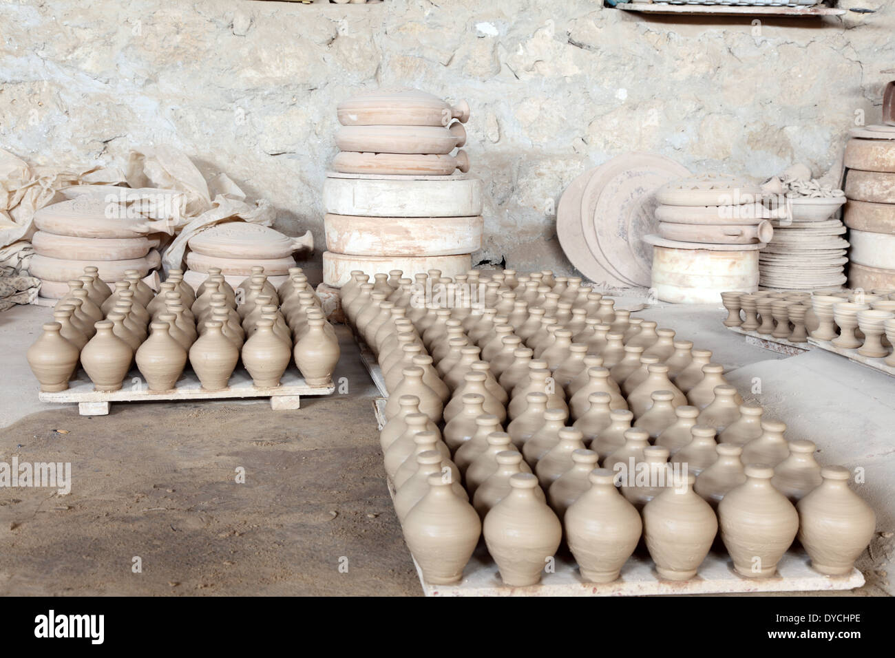 Fatto a mano anfore in ceramica tradizionale. Bahrein, Medio Oriente Foto Stock