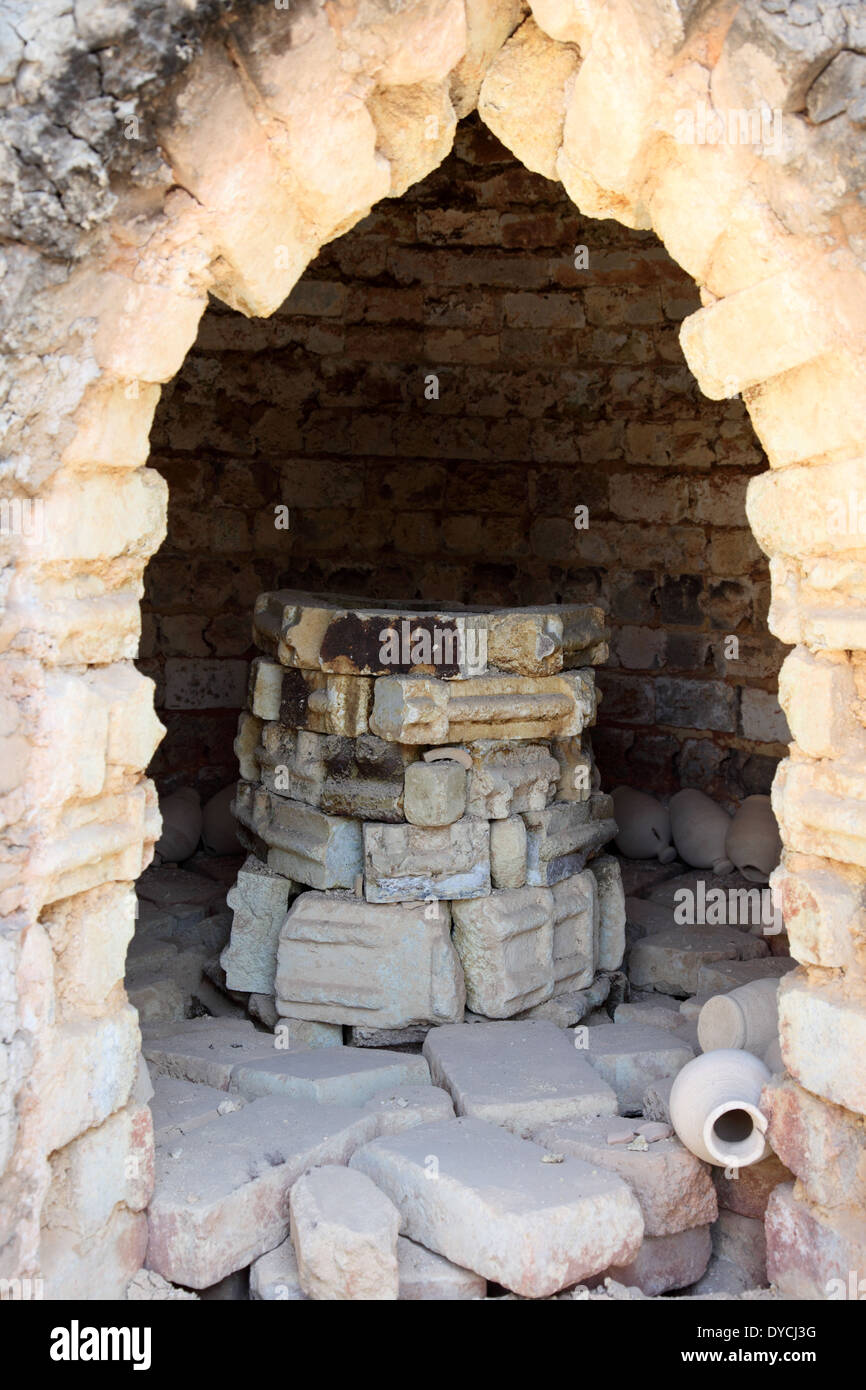 La ceramica forno in un'ali di ceramica tradizionale in Bahrain, Medio Oriente Foto Stock