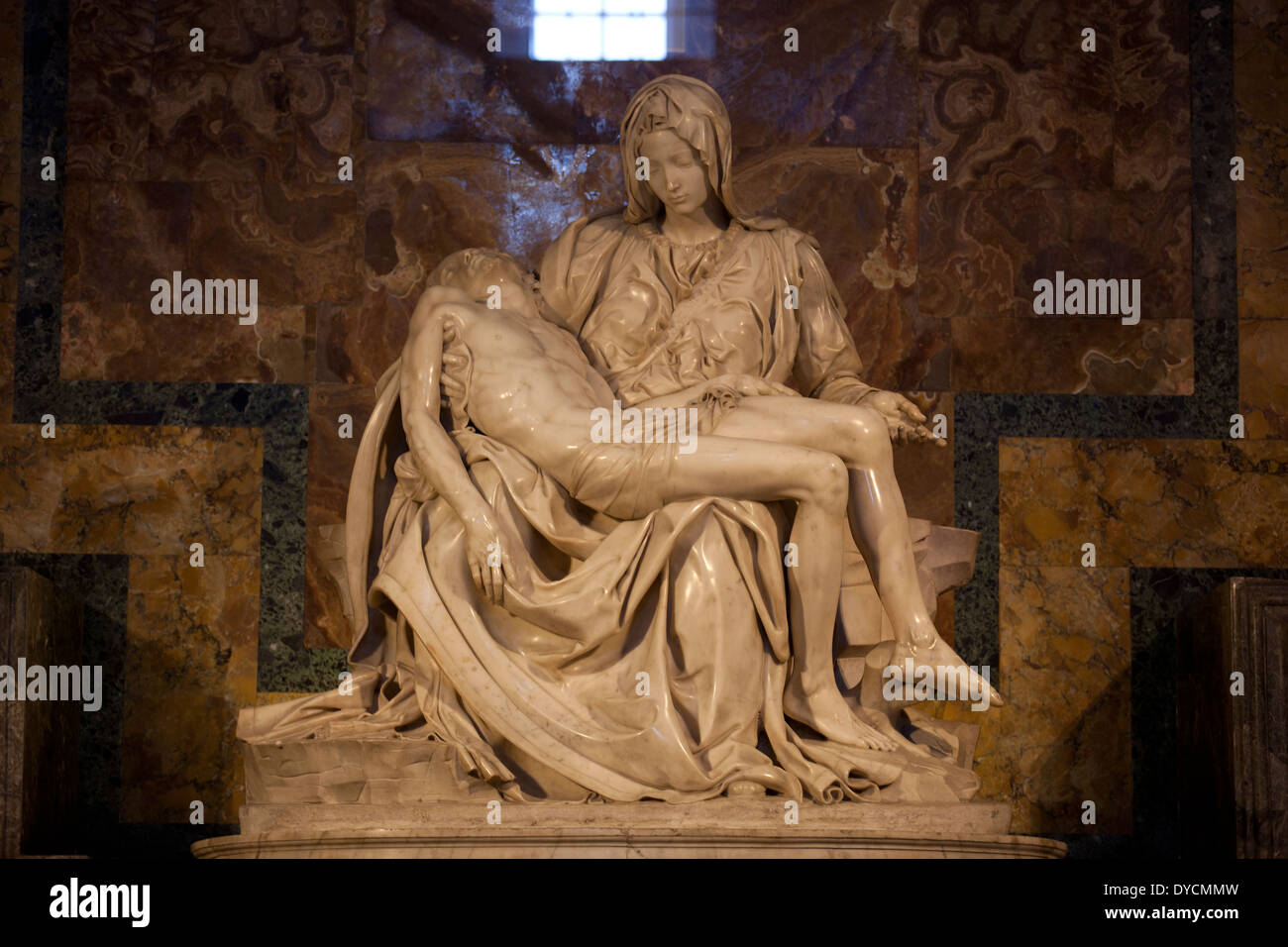 La Pietà e la Basilica di San Pietro, Roma, Italia Foto Stock