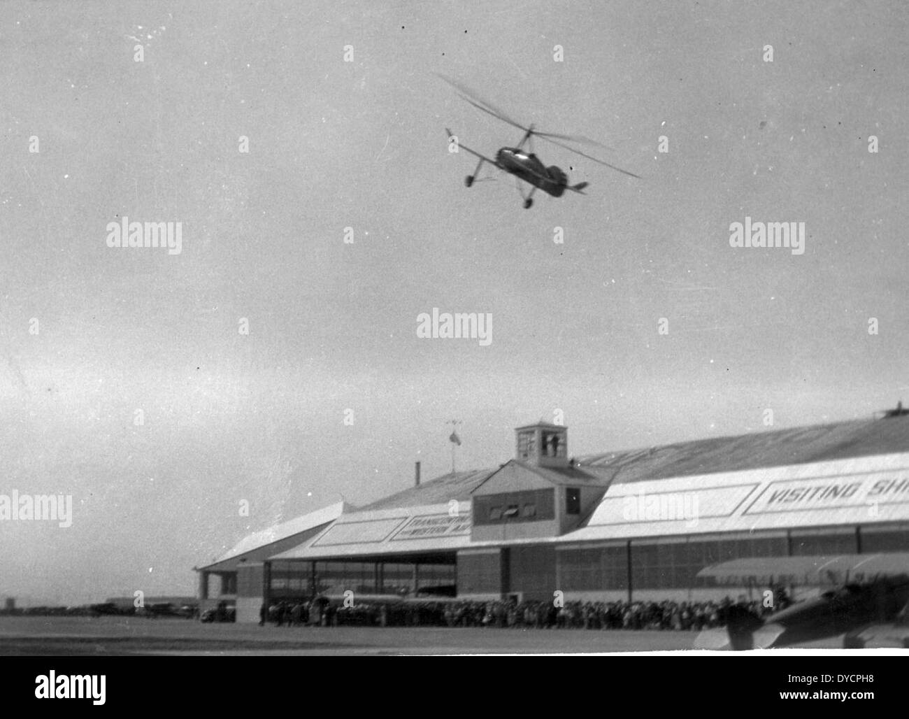 Il Pitcairn PCA-2 fu un'autogyro usata per la posta e i voli passeggeri negli anni '1930 Questa immagine mostra l'NC10761 prima del suo incidente ad Alameda nel 1931, segnando un momento chiave nella storia degli aerei ad ala rotante. Foto Stock