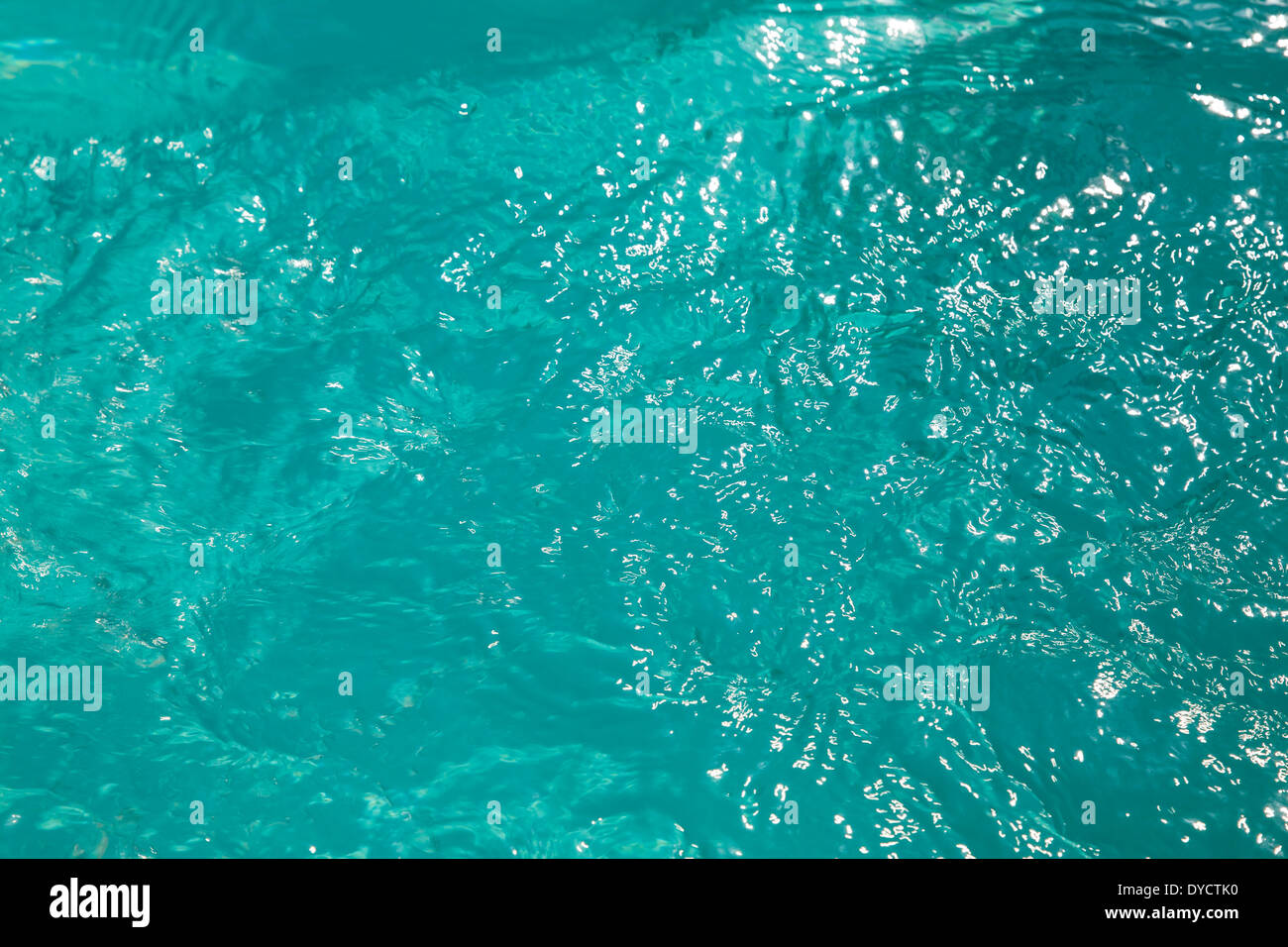 Clsoeup vorticoso di acqua in una piscina. Foto Stock