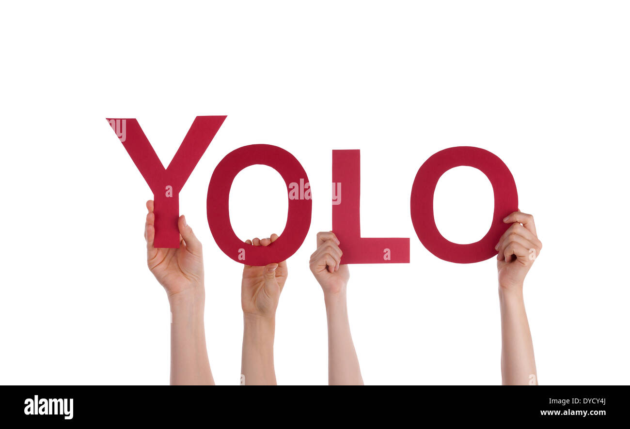 Molte persone che trattengono la parola Yolo, isolato Foto Stock