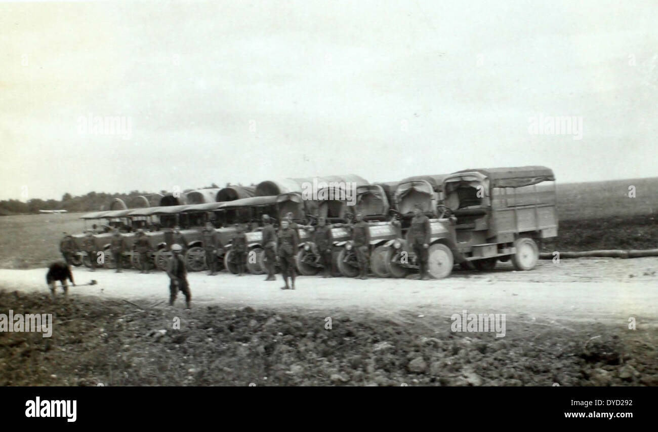 Questa foto fa parte della Philip Babcock Collection, che mette in evidenza il 88° Aero Squadron, un'unità chiave durante la prima guerra mondiale. Lo squadrone ha svolto un ruolo significativo nel combattimento aereo e nella ricognizione, segnando un importante capitolo nella storia dell'aviazione militare. Foto Stock