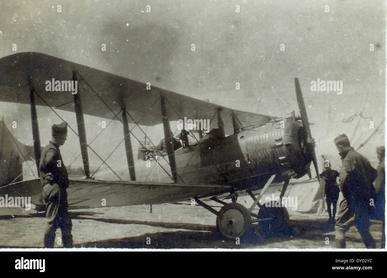La Philip Babcock Collection contiene una selezione di fotografie e manufatti del 88th Aero Squadron, un'unità del servizio aereo degli Stati Uniti durante la prima guerra mondiale. Questa collezione mette in risalto i contributi dello squadrone al combattimento aereo e il suo ruolo nella prima storia dell'aviazione militare. Foto Stock