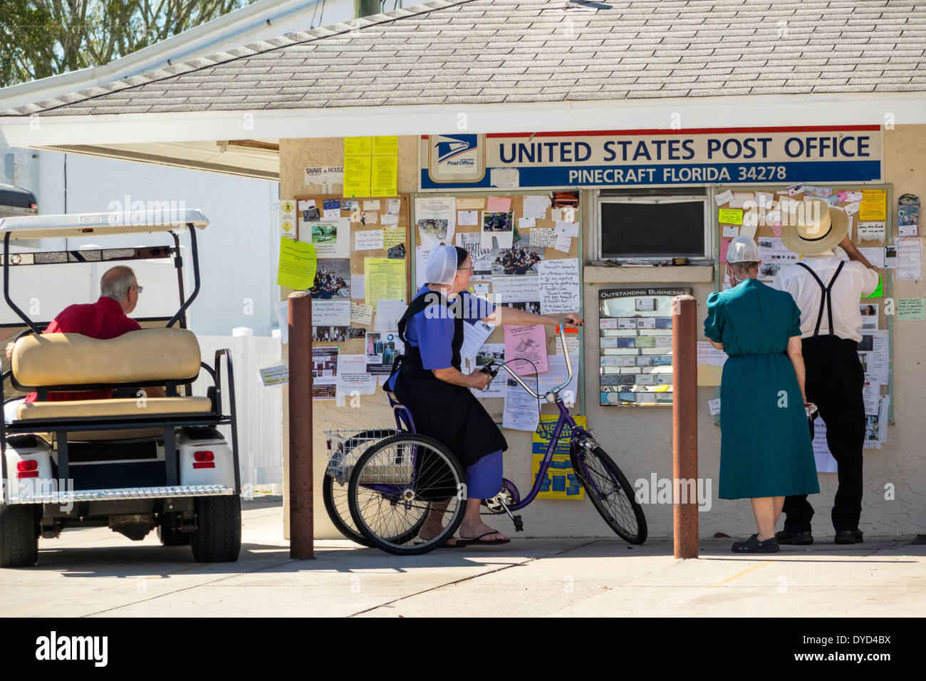 Sarasota Florida,Pinecraft Pine Craft,Amish,Mennonite,comunità,ritiro invernale,tradizionale,conservatore,abbigliamento,abbigliamento,religioso,Bahia Vista Street, Foto Stock