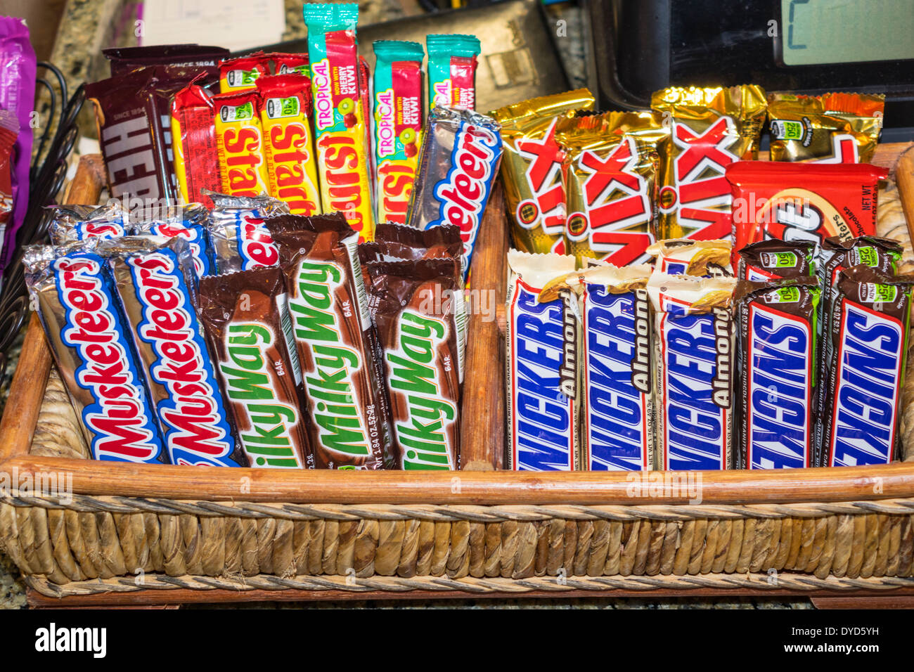 Orlando Florida,Allure Resort International Drive,hotel hotel hotel alloggio motel motel,hall,caramelle,vendita,cioccolato,bar,basket,Snickers,Via Lattea,Musk Foto Stock