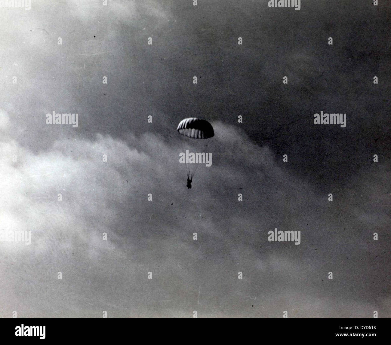 La Dunkel Collection presenta numerose fotografie storiche e questa immagine specifica, numerata 00115, fa parte dell'archivio della famiglia Dunkel, che conserva materiali storici militari e aeronautici. Foto Stock