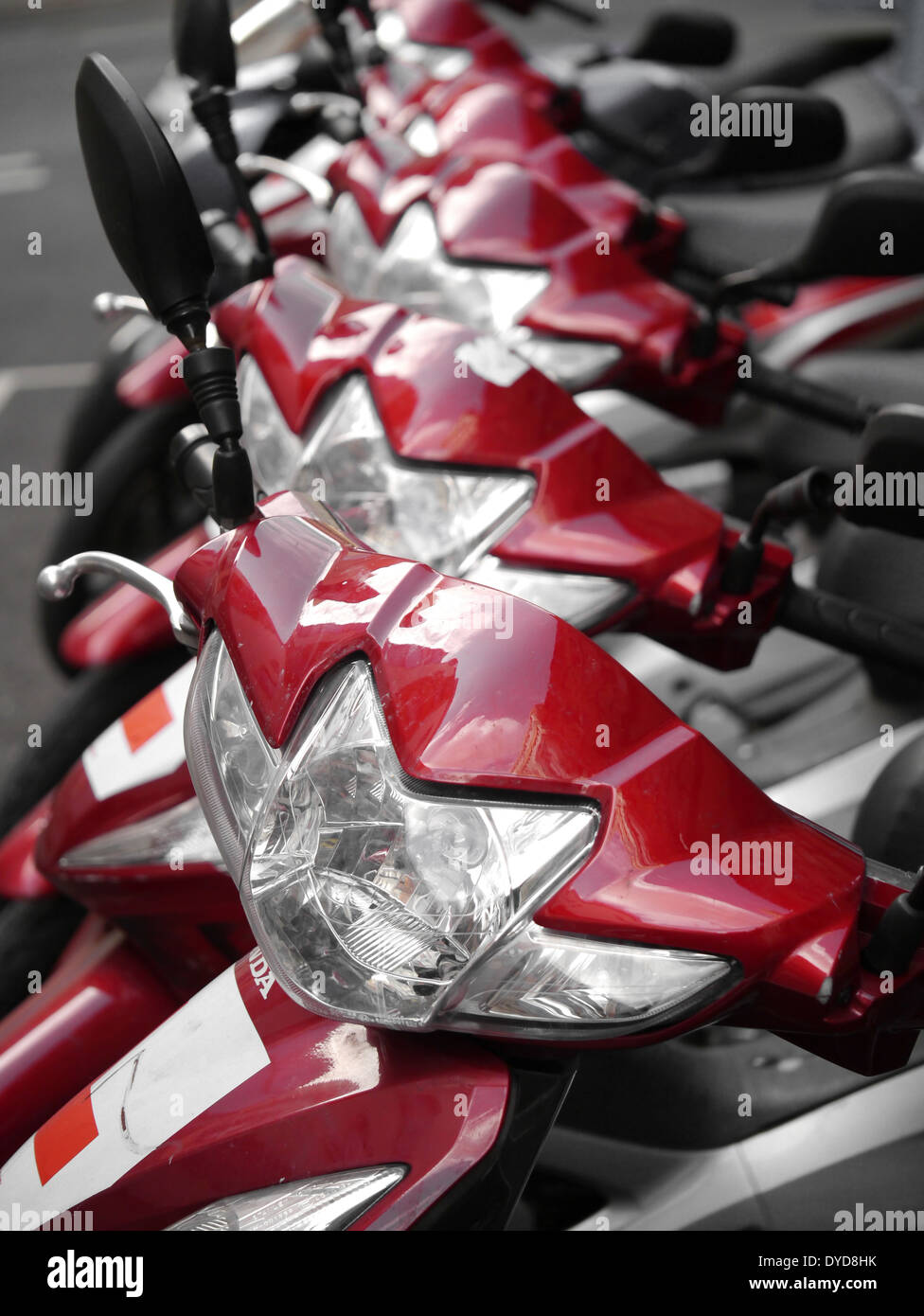 Red moto in una riga Foto Stock