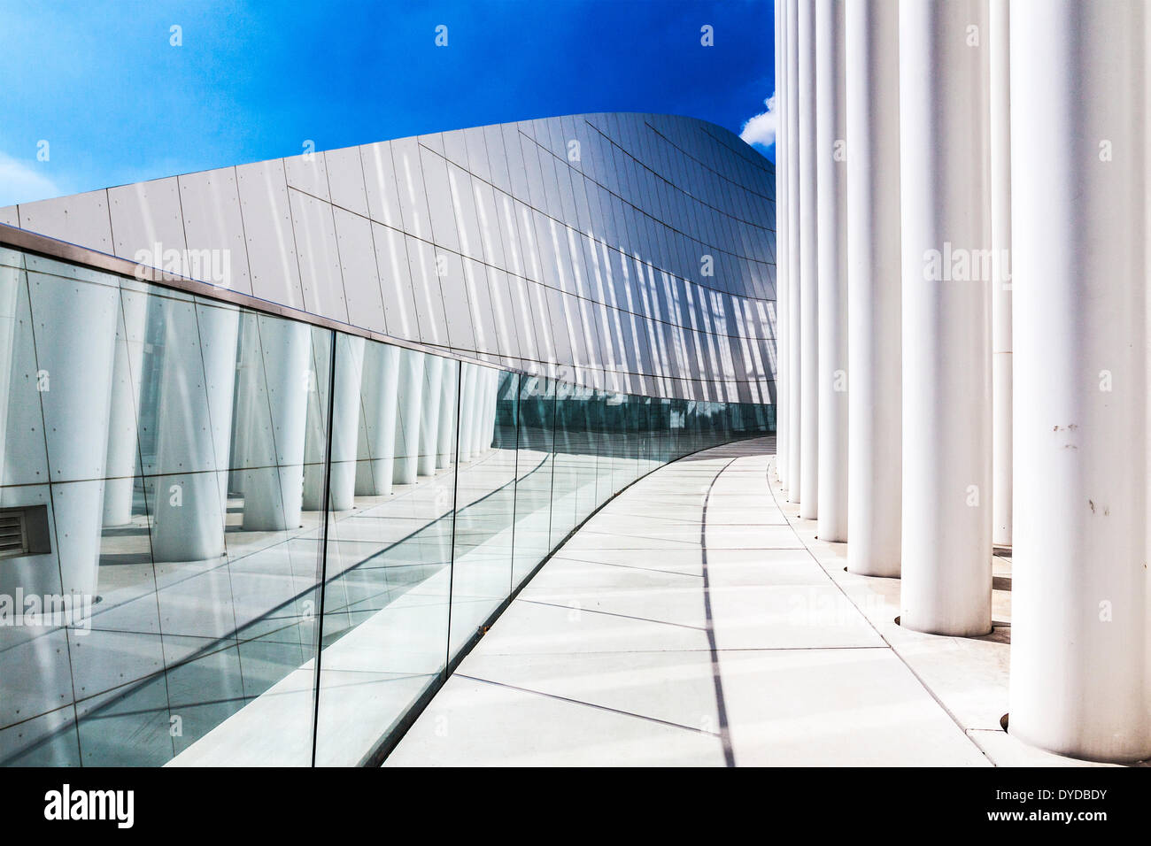 Parte della moderna sala concerti Philharmonie nella città di Lussemburgo. Foto Stock