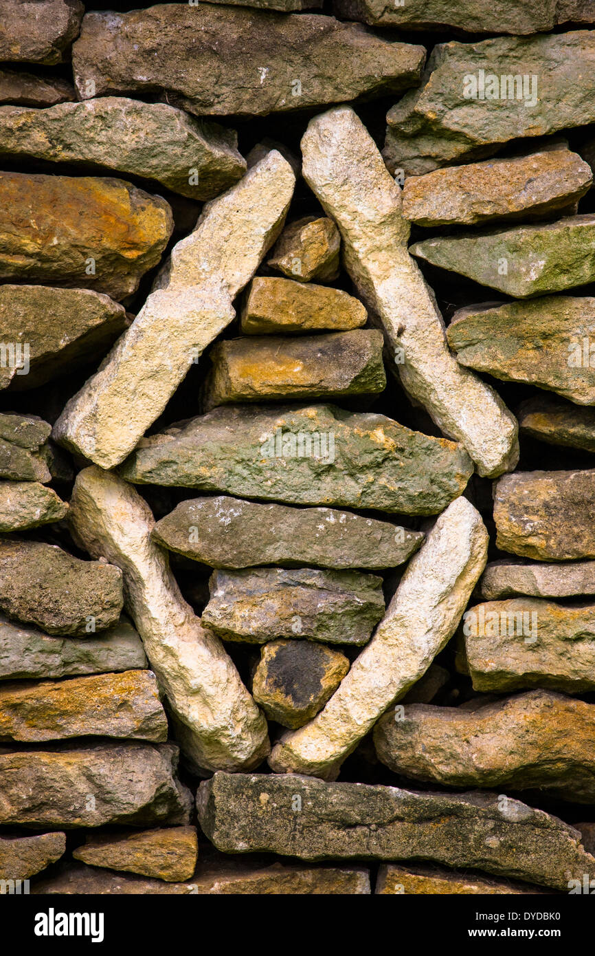 Dettaglio di un secco muro di pietra nello Yorkshire. Foto Stock