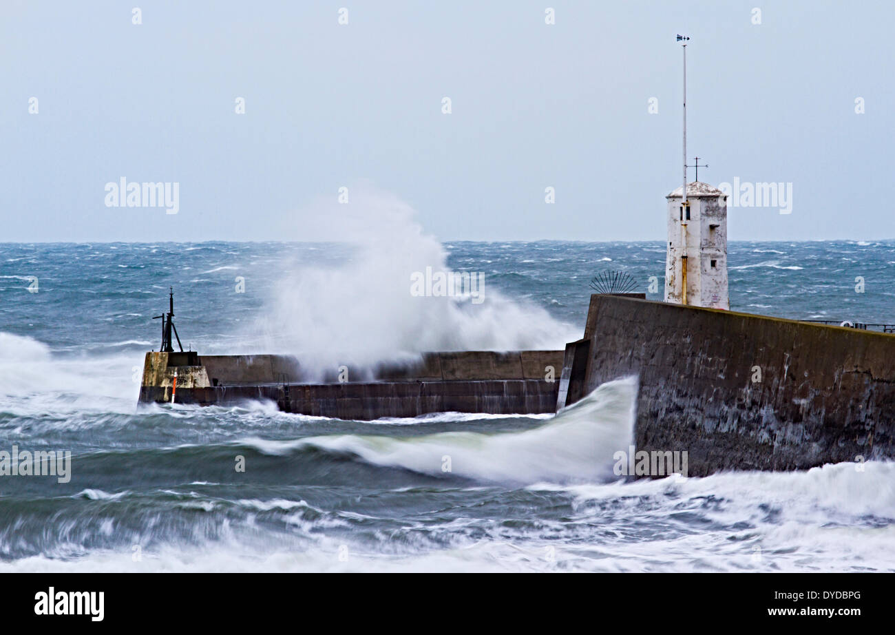 Brutto tempo sulla costa di Northumberland. Foto Stock