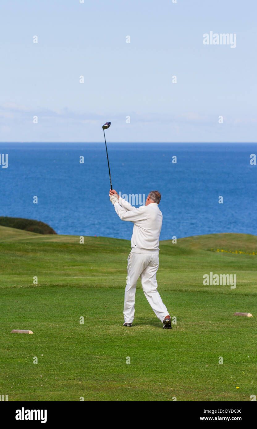 Spegnimento di rinvio su un mare campo da golf. Foto Stock