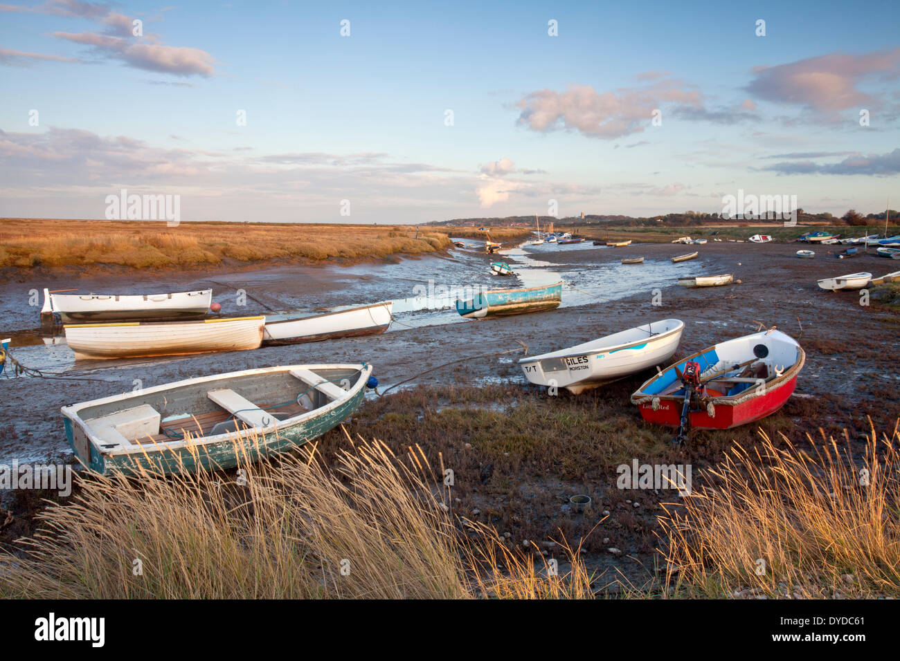 Bassa marea a Morston sulla Costa North Norfolk. Foto Stock