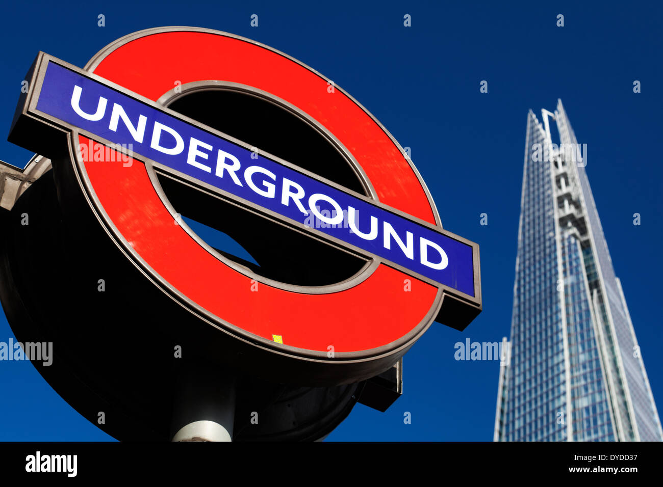 Un metro di Londra segno e il coccio. Foto Stock