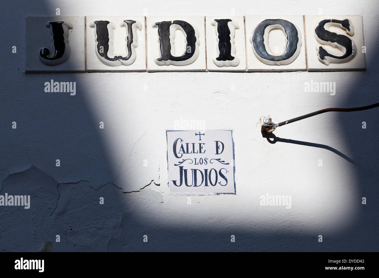 Segno per Judios Street nel vecchio quartiere ebraico. Foto Stock
