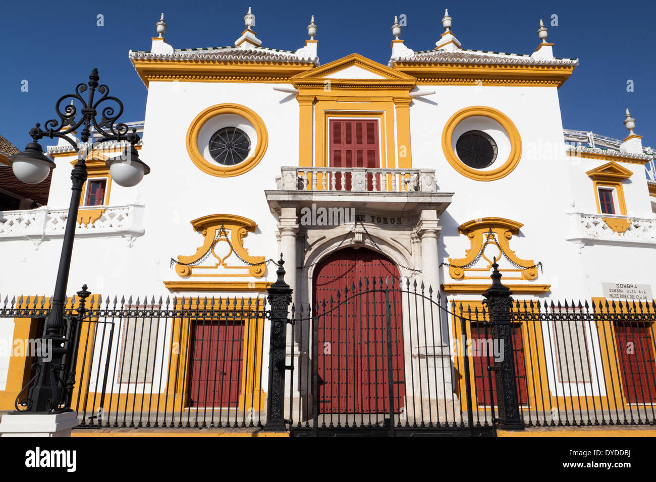 Cancello di ingresso alla Plaza de toros de la Real Maestranza di Siviglia. Foto Stock