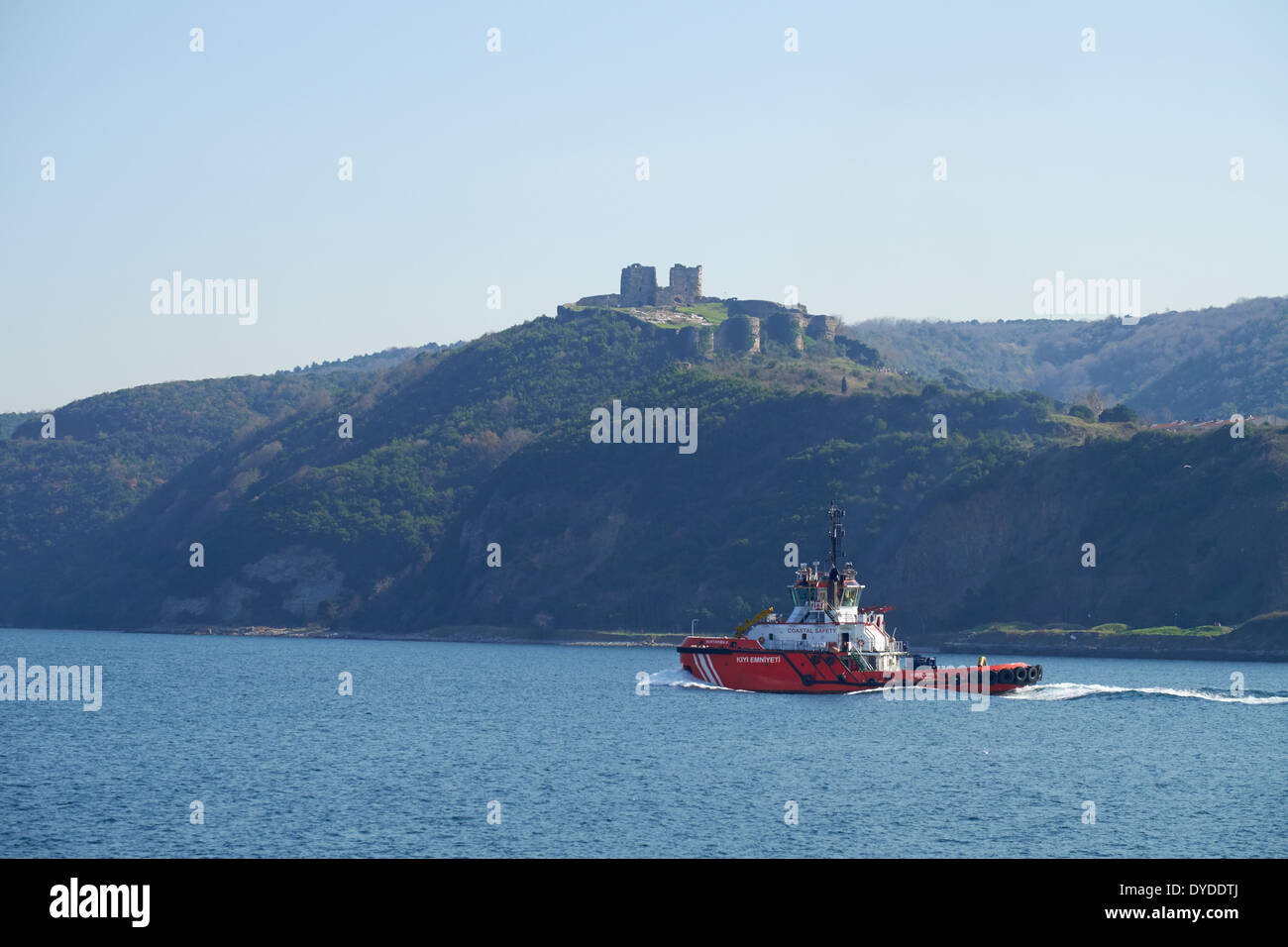 Coast Guard sul Bosforo vicino castello di Yoros, Istanbul, Turchia. Foto Stock