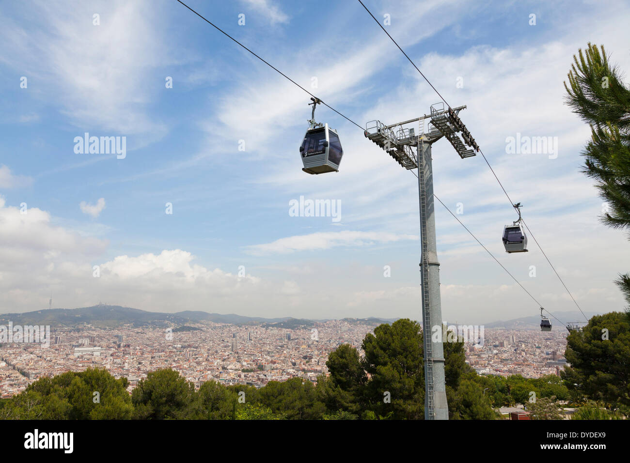 Il Montjuic funivia con un panorama di Barcellona. Foto Stock