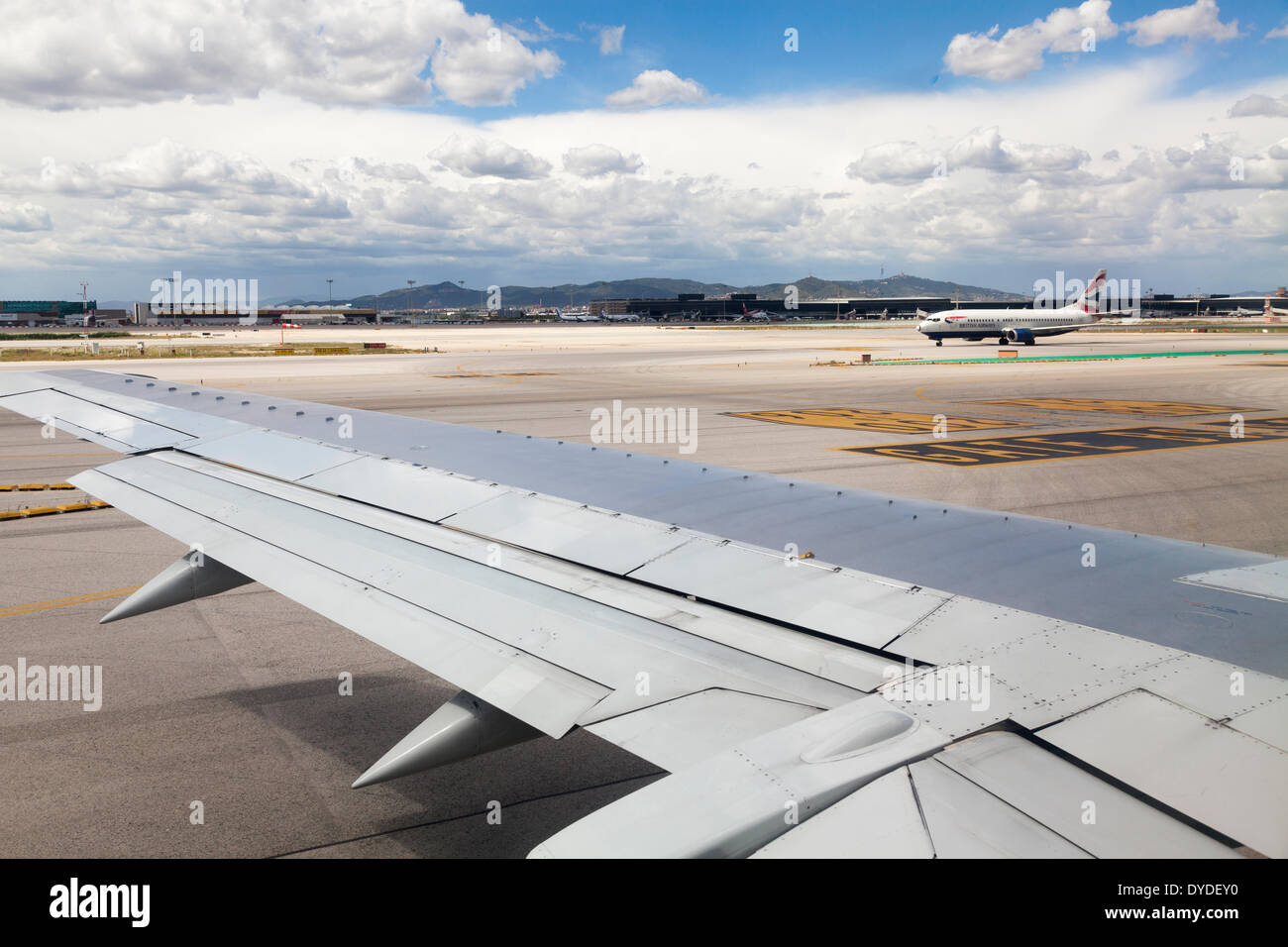 British Airways jet e ala di Barcellona El Prat pista. Foto Stock