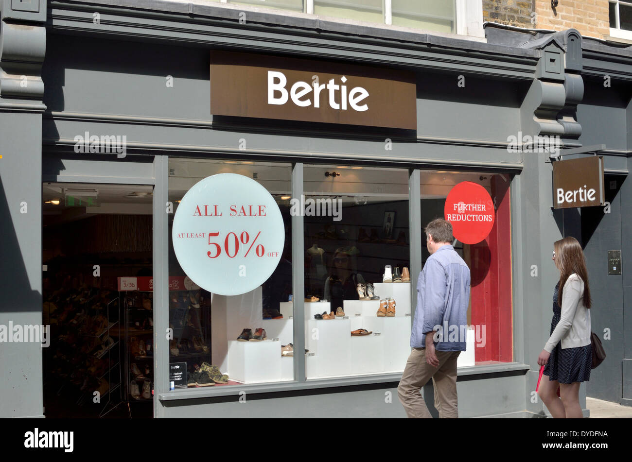 Bertie negozio di calzature in South Molton Street. Foto Stock