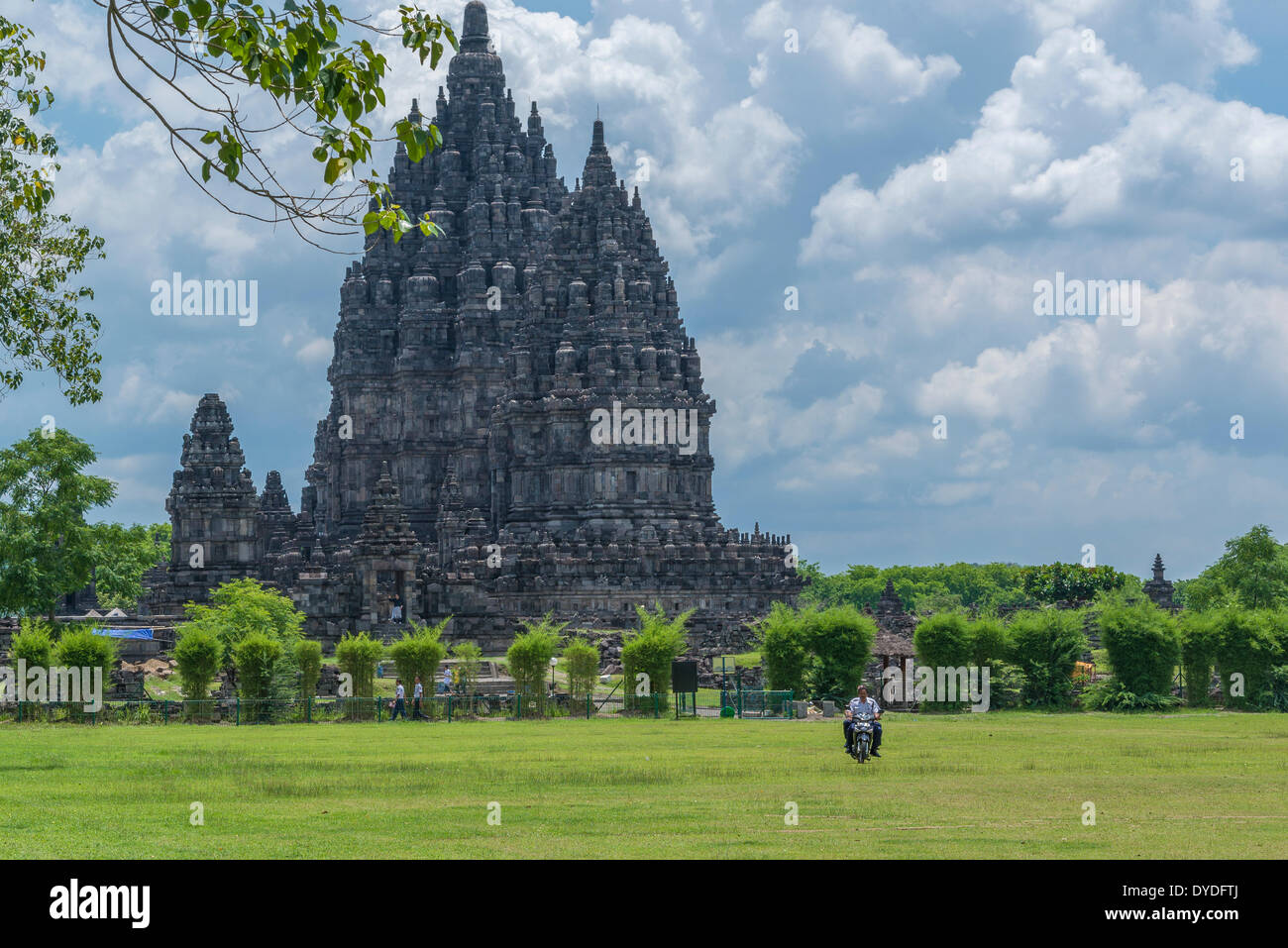 Una vista del tempio di Prambanan composto in Indonesia. Foto Stock