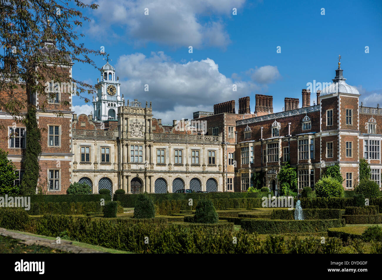 La facciata di Hatfield House nel grande Parco in Hatfield. Foto Stock