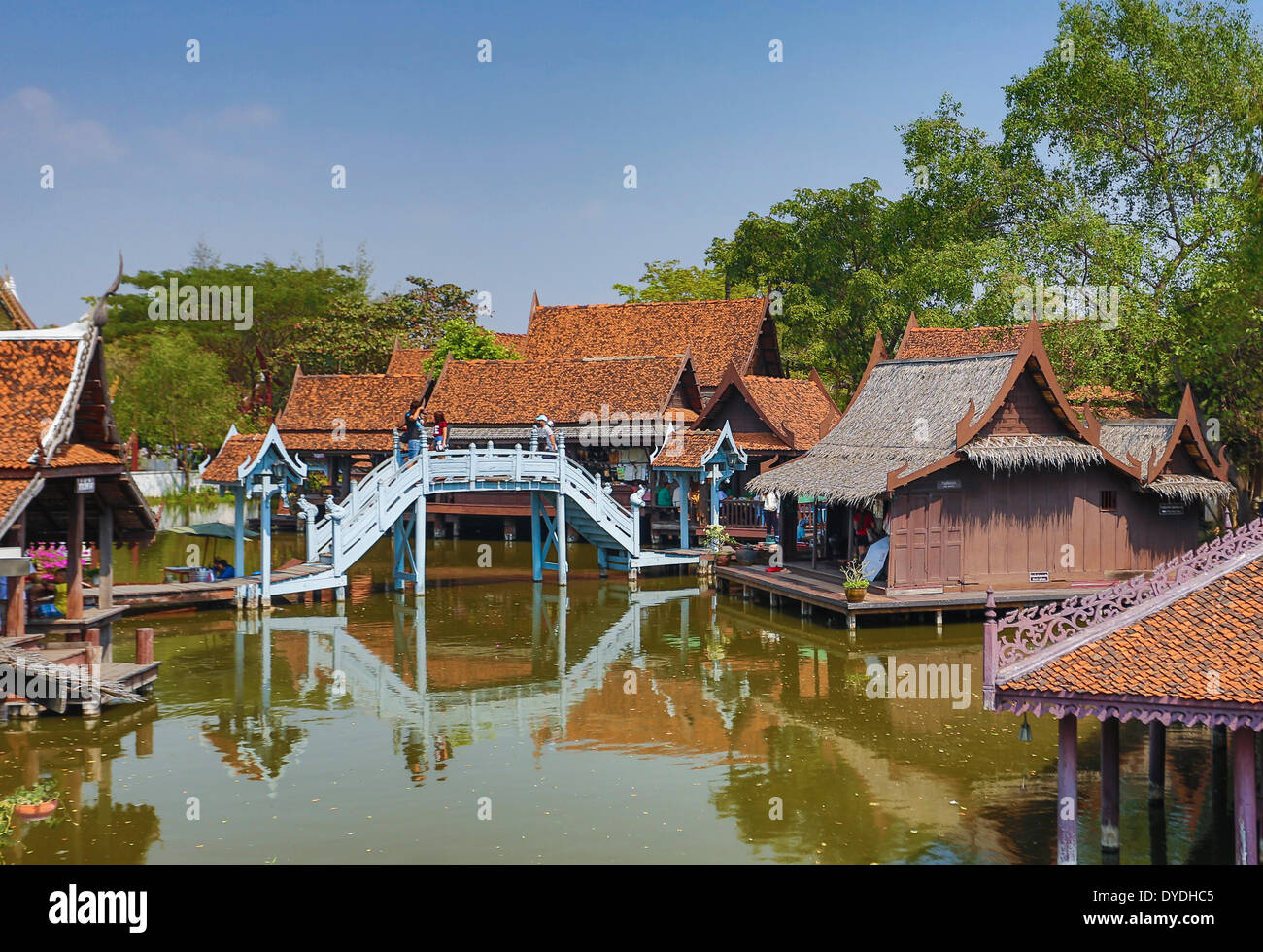 Asia Thailandia Bangkok City Old Siam Park ponte architettura colorata cultura parco turistico di riflessione di viaggi tradizionale, Foto Stock