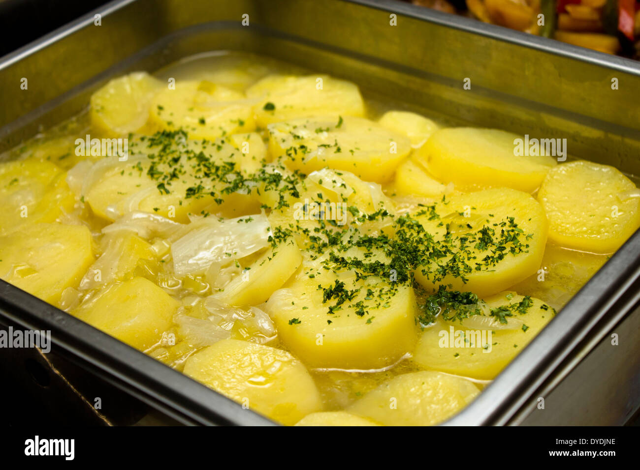 Close-up della nuova vaschetta di patate bollito Foto Stock